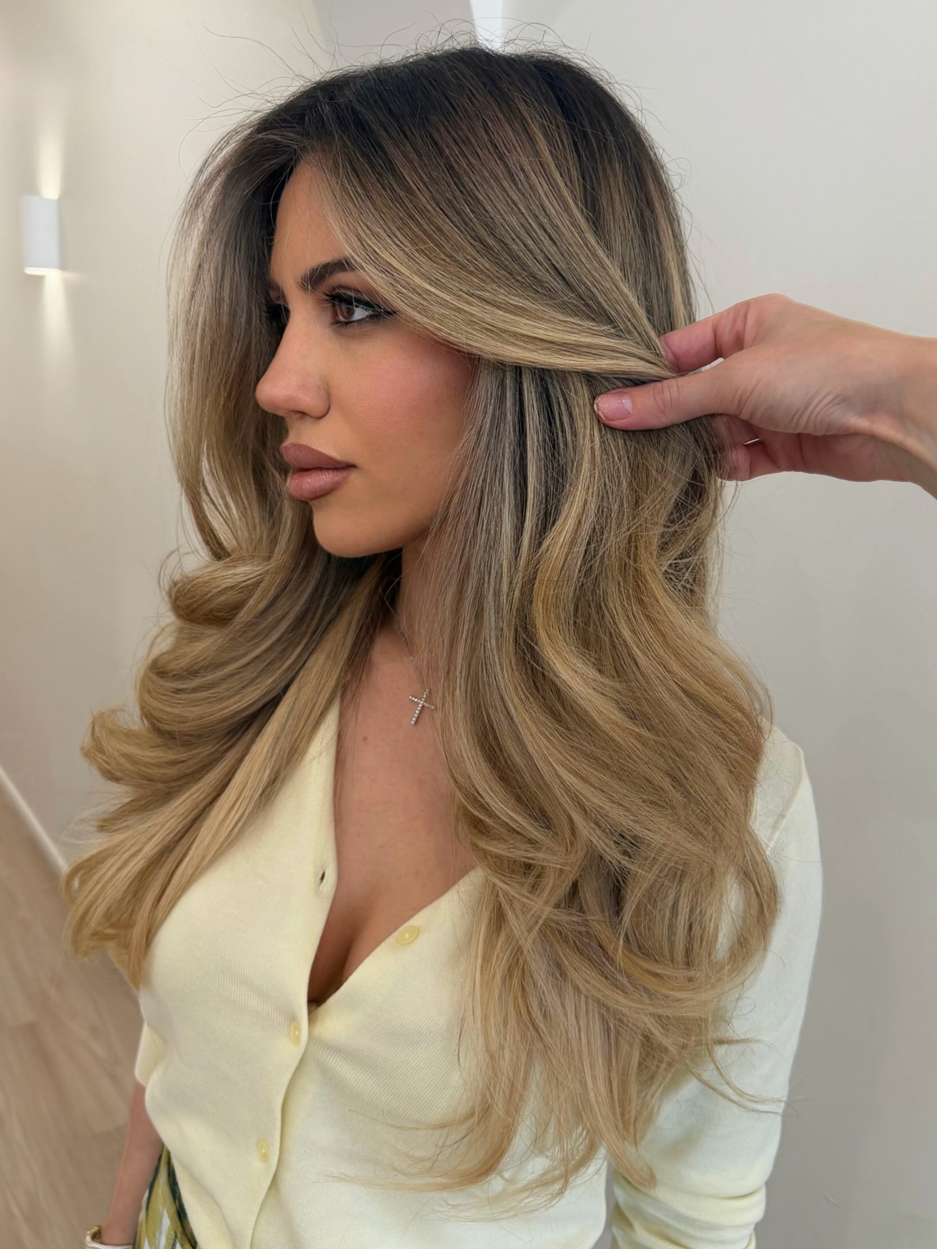 Invisible weft Re-lift (6–8 weeks)